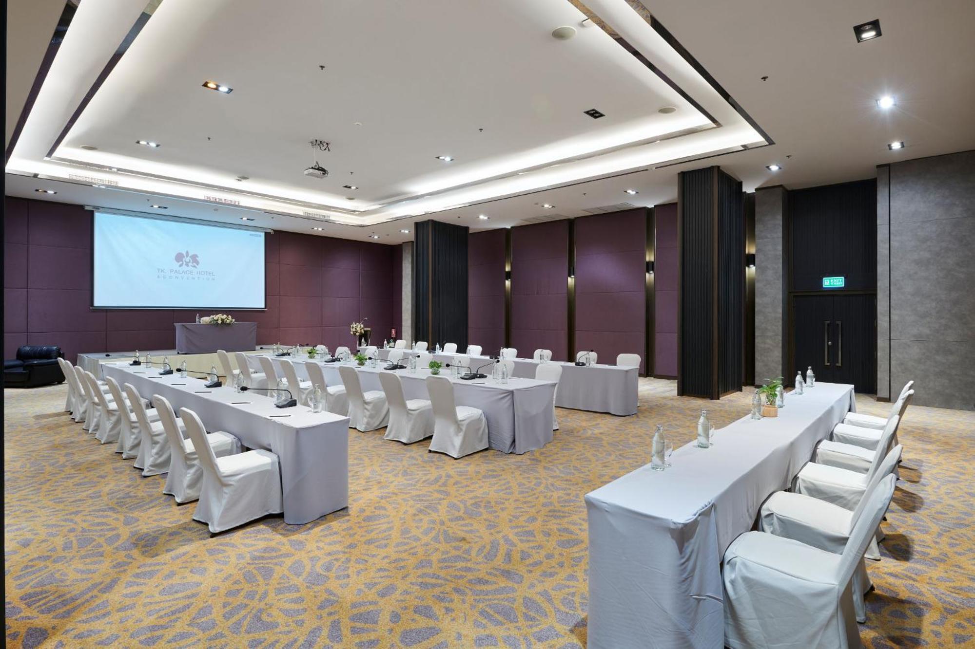 Tk Palace Hotel & Convention Bangkok Exteriör bild